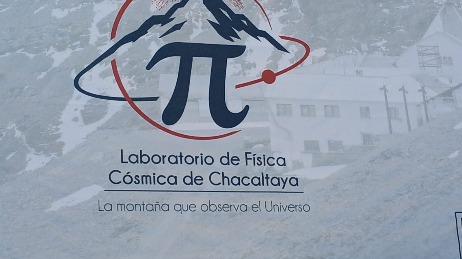 El logotipo del Laboratorio, presentado oficialmente ese día: «La montaña que observa el Universo».