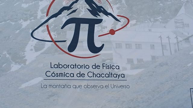 El logotipo del Laboratorio, presentado oficialmente ese día: «La montaña que observa el Universo».