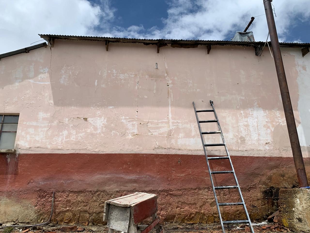 Fachada antes de la pintura
