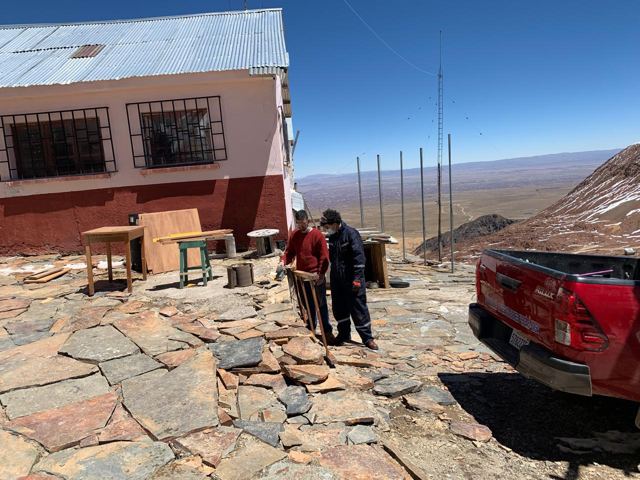 Traslado de mobiliario al patio