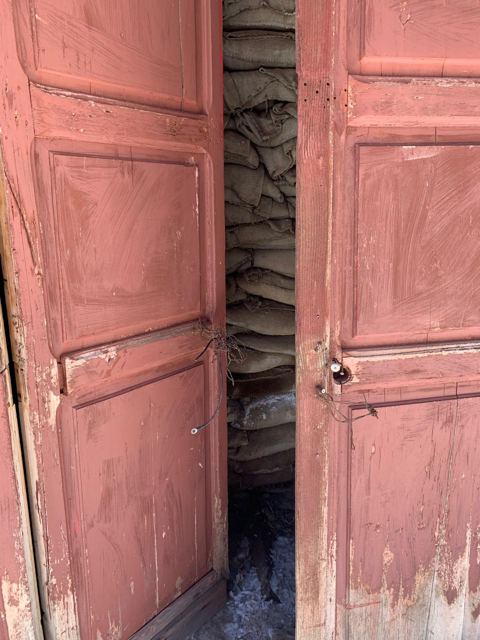 Una puerta antigua del Laboratorio, antes de su arreglo