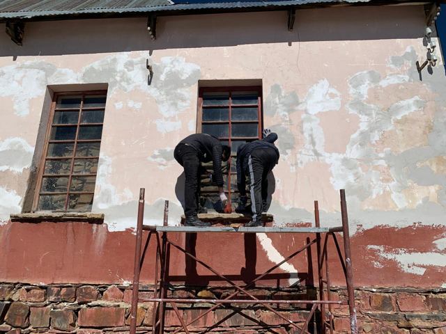 Andamio frente a una fachada en reparación